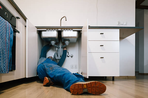 Professional Leak Detection technician working in Cayucos, CA